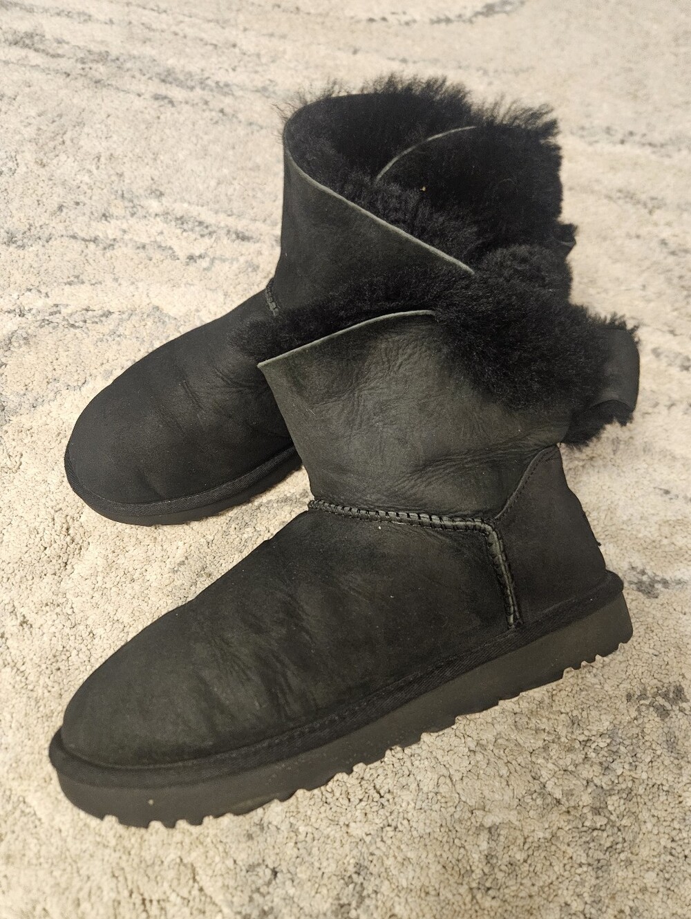 UGG Naveah Black Suede Sheepskin Bow Boots - Size 8